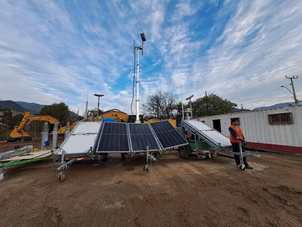 Torre solar en obra de construcción
